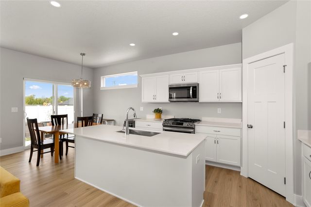 710 SE 69th Street, Pleasant Hill, IA 50327