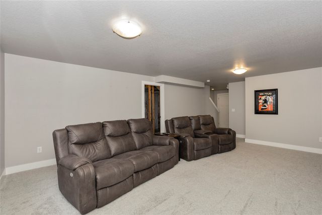 710 SE 69th Street, Pleasant Hill, IA 50327