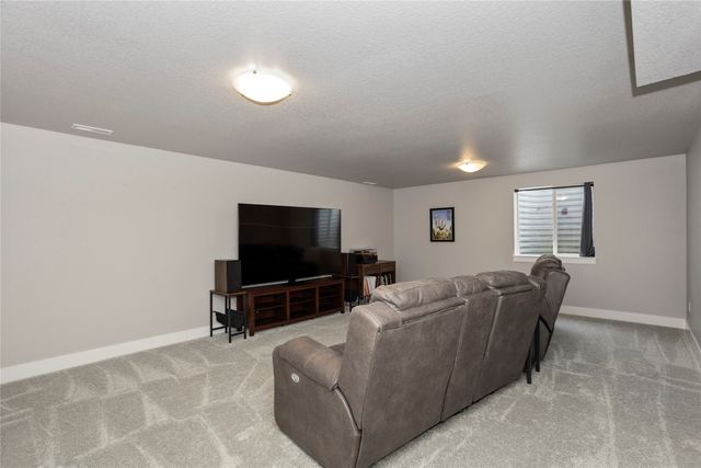 710 SE 69th Street, Pleasant Hill, IA 50327