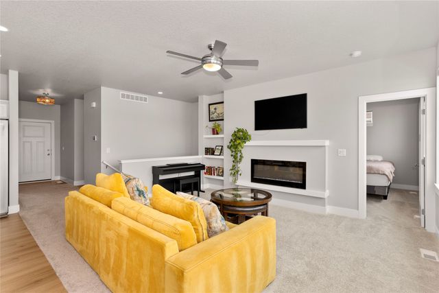 710 SE 69th Street, Pleasant Hill, IA 50327