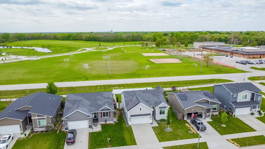 710 SE 69th Street, Pleasant Hill, IA 50327