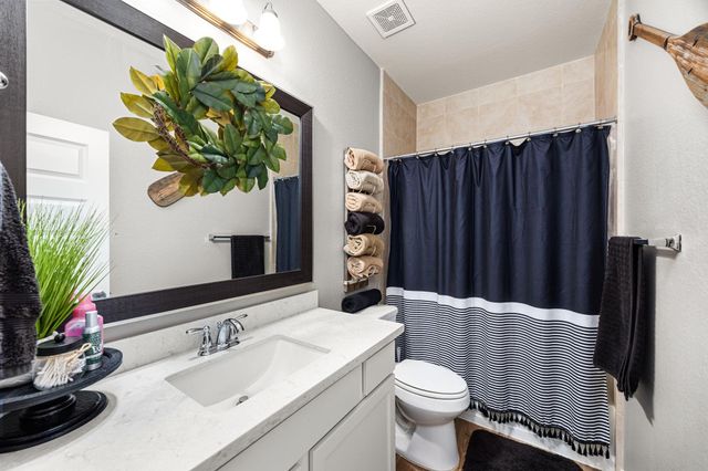 7422 Hillside Avenue, Mont Belvieu, TX 77523