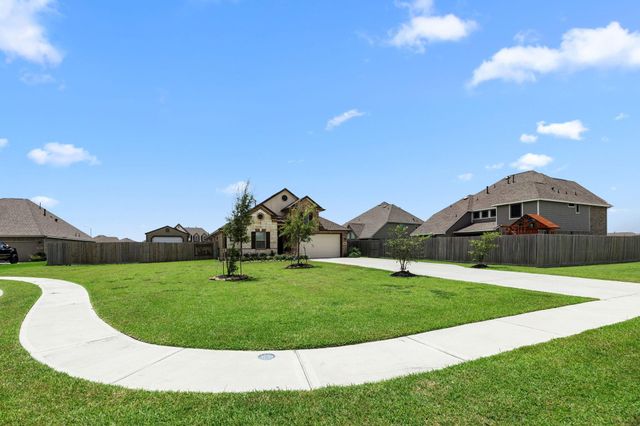 7422 Hillside Avenue, Mont Belvieu, TX 77523