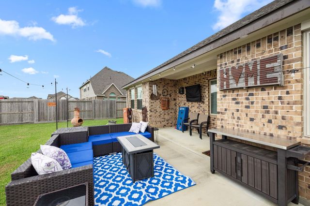 7422 Hillside Avenue, Mont Belvieu, TX 77523