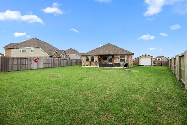 7422 Hillside Avenue, Mont Belvieu, TX 77523