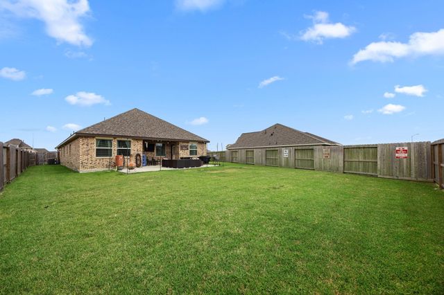 7422 Hillside Avenue, Mont Belvieu, TX 77523