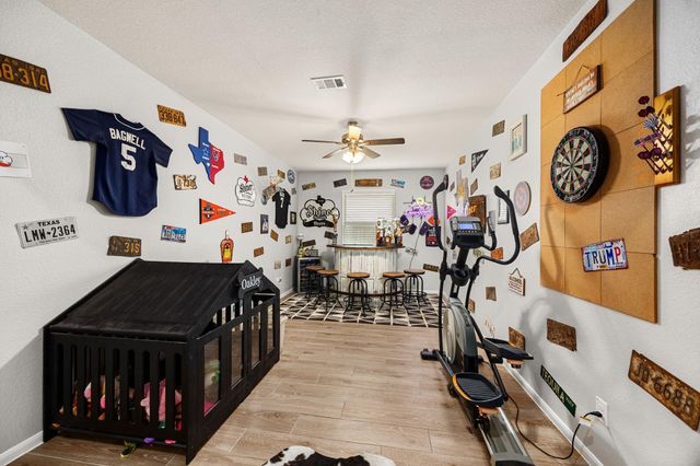 7422 Hillside Avenue, Mont Belvieu, TX 77523