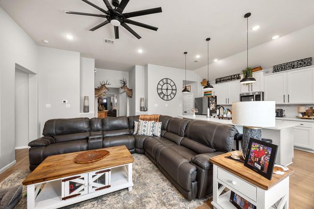 7422 Hillside Avenue, Mont Belvieu, TX 77523
