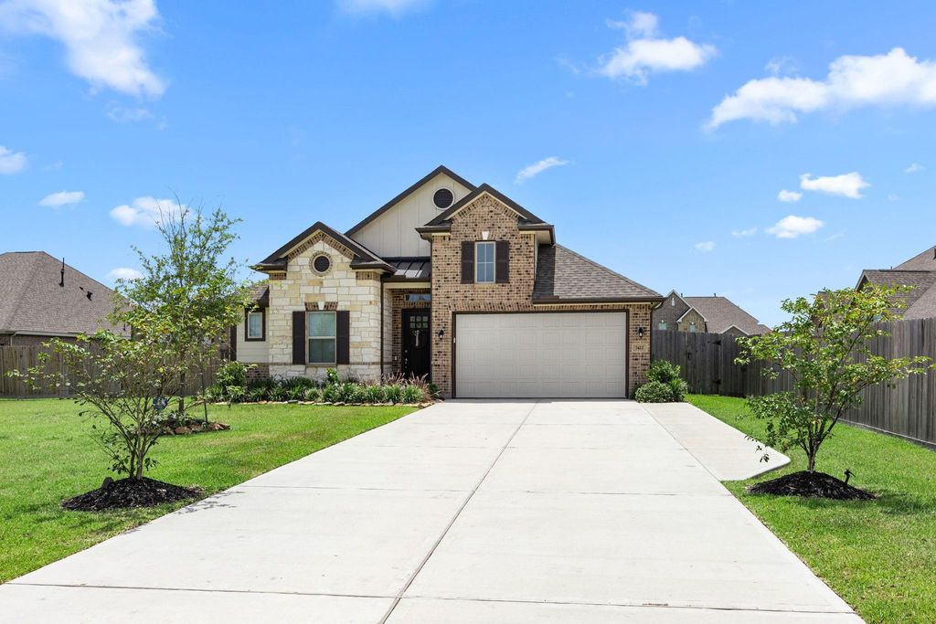 7422 Hillside Avenue, Mont Belvieu, TX 77523