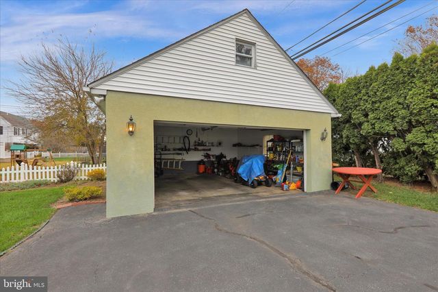 21 WOODLAND RD, Reading, PA 19610