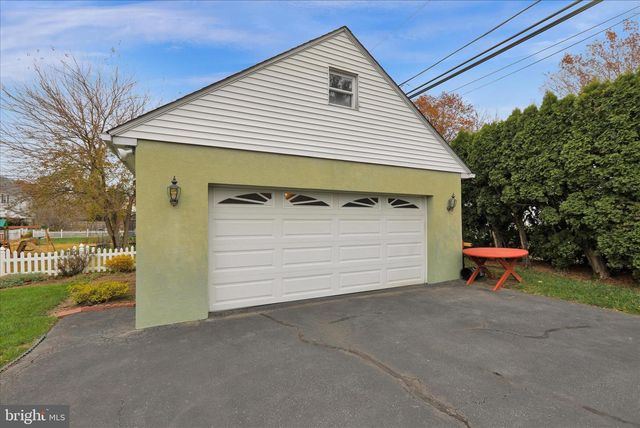 21 WOODLAND RD, Reading, PA 19610