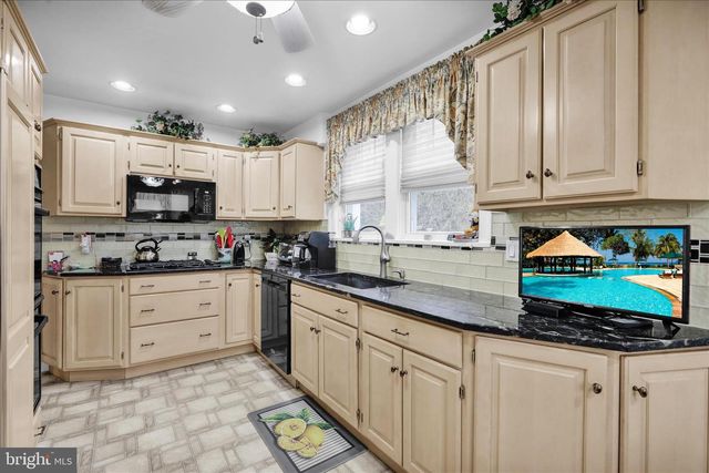 21 WOODLAND RD, Reading, PA 19610