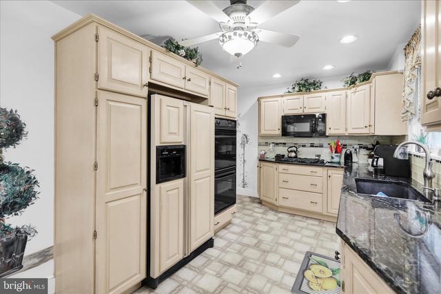 21 WOODLAND RD, Reading, PA 19610