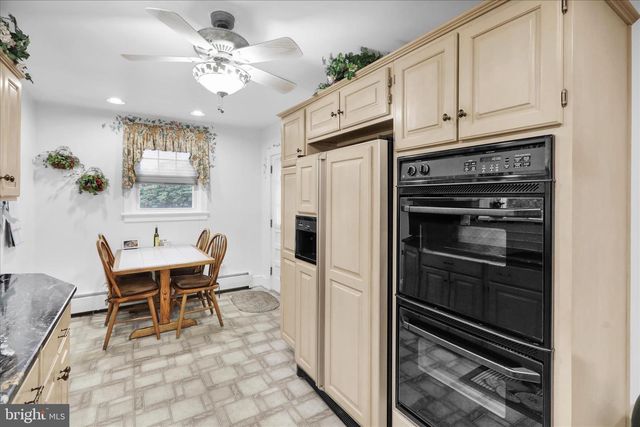 21 WOODLAND RD, Reading, PA 19610