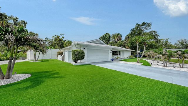 2828 SUNCREST DRIVE, Sarasota, FL 34239