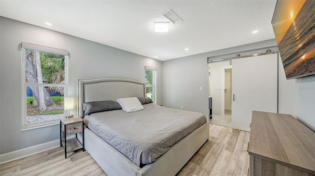 2828 SUNCREST DRIVE, Sarasota, FL 34239