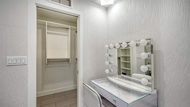 2828 SUNCREST DRIVE, Sarasota, FL 34239