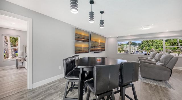 2828 SUNCREST DRIVE, Sarasota, FL 34239