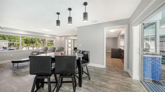 2828 SUNCREST DRIVE, Sarasota, FL 34239