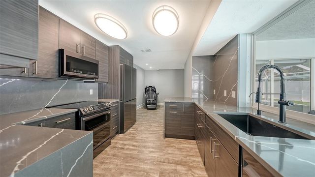 2828 SUNCREST DRIVE, Sarasota, FL 34239