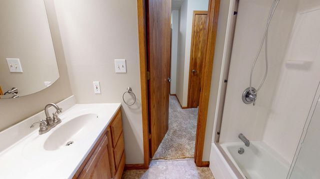 1612 Hale Drive, Albert Lea, MN 56007