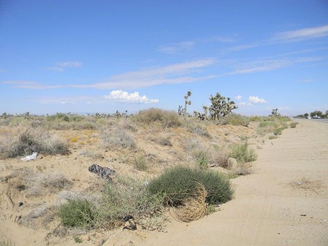 Cor Avenue N12 Sierra Highway, Palmdale, CA 93550