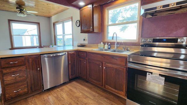 6079 Manchester Road, Poplar Grove, IL 61065