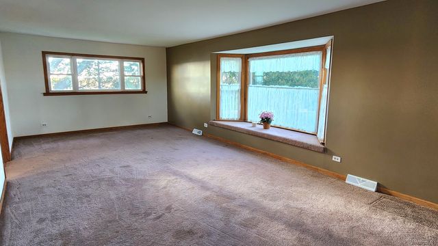6079 Manchester Road, Poplar Grove, IL 61065