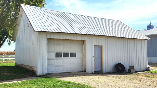 6079 Manchester Road, Poplar Grove, IL 61065