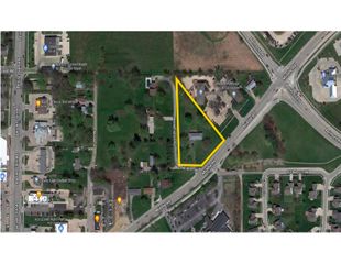 3121 MIDDLE HAVEN Road, Bettendorf, IA 52722