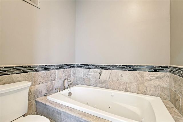 7844 W 118th Terrace, Overland Park, KS 66210