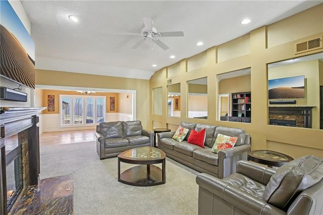 7844 W 118th Terrace, Overland Park, KS 66210