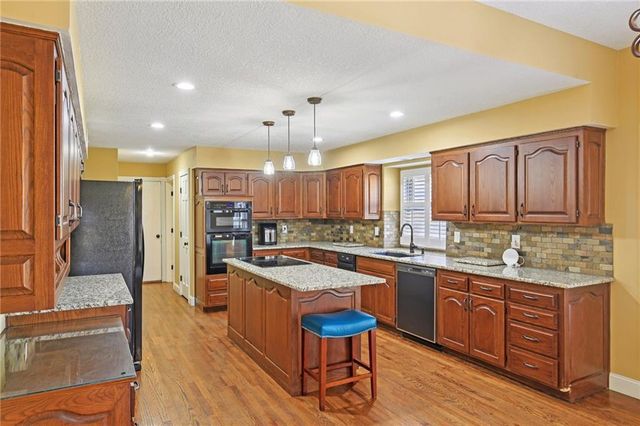 7844 W 118th Terrace, Overland Park, KS 66210