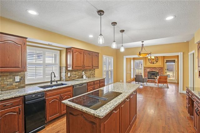 7844 W 118th Terrace, Overland Park, KS 66210