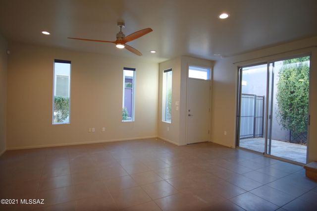 932 E Lustrum Lane, Tucson, AZ 85719