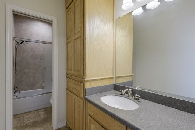1066 West Road, Waxahachie, TX 75165