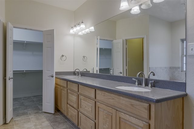 1066 West Road, Waxahachie, TX 75165
