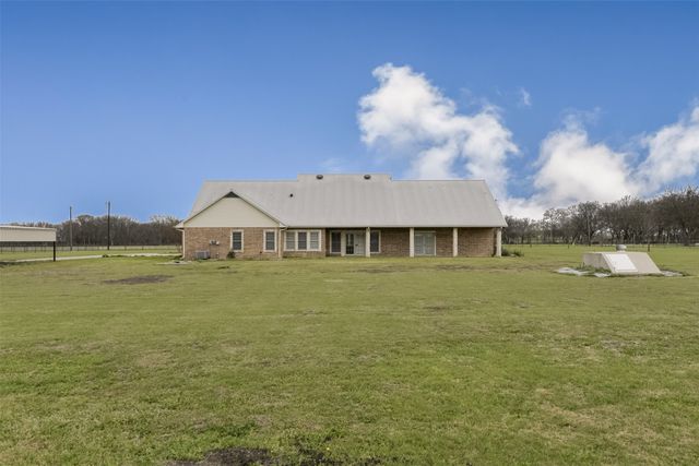 1066 West Road, Waxahachie, TX 75165