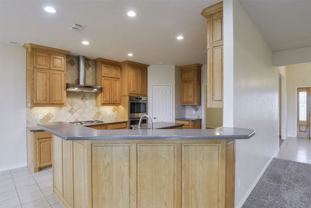 1066 West Road, Waxahachie, TX 75165