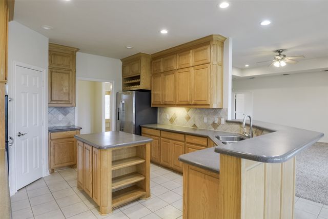 1066 West Road, Waxahachie, TX 75165