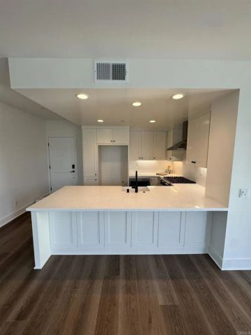 1105 Catania Court 201, Encinitas, CA 92024