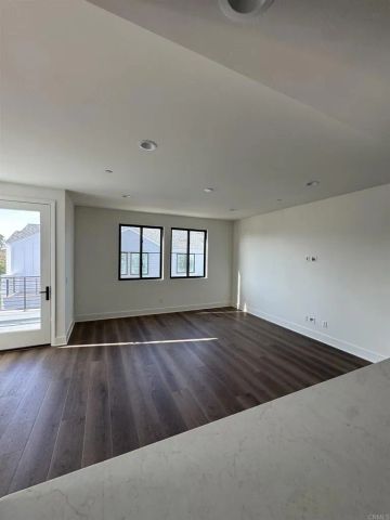 1105 Catania Court 201, Encinitas, CA 92024