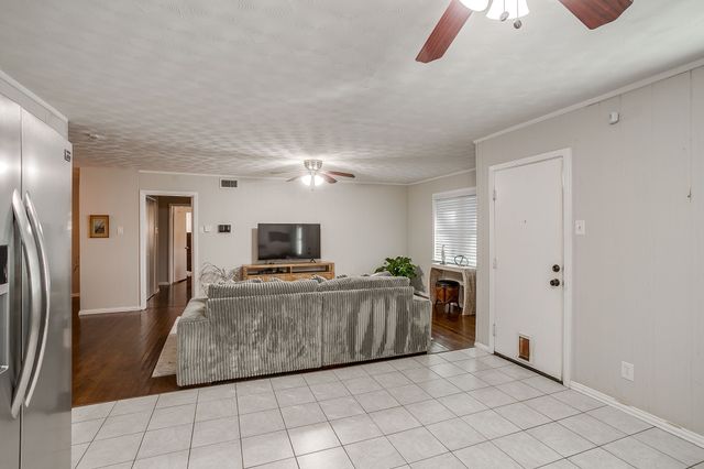 2730 Larkspur Lane, Dallas, TX 75233