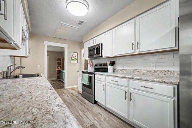 1102 MEADOW Drive, Orange Park, FL 32065