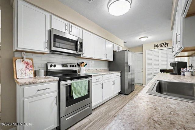 1102 MEADOW Drive, Orange Park, FL 32065
