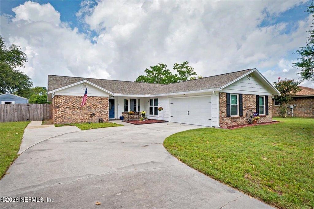 1102 MEADOW Drive, Orange Park, FL 32065