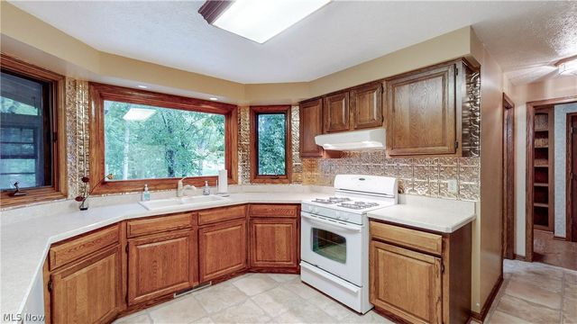 3846 Golden Wood Way, Uniontown, OH 44685