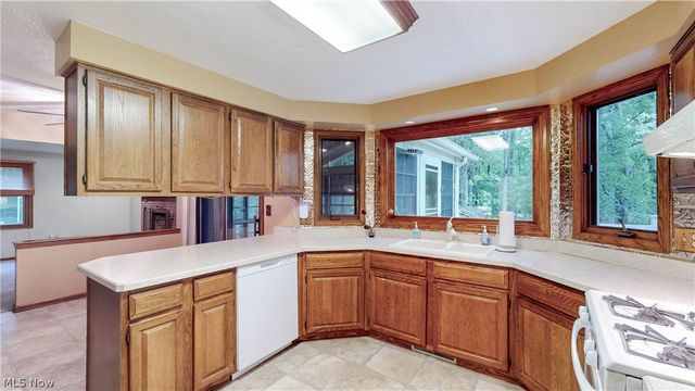 3846 Golden Wood Way, Uniontown, OH 44685