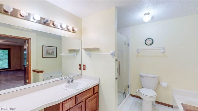 3846 Golden Wood Way, Uniontown, OH 44685