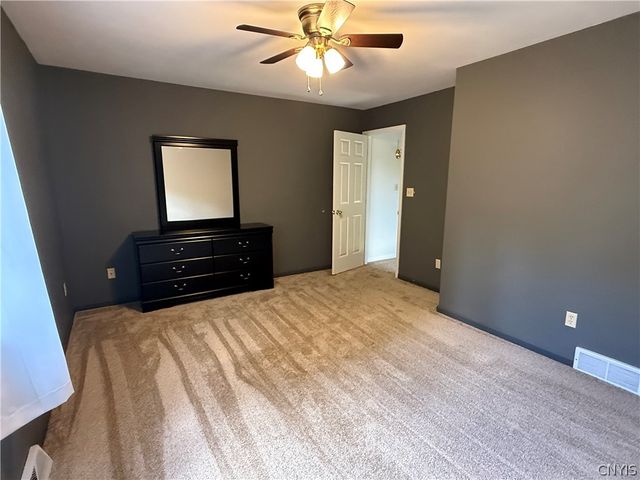 128 Hagan Circle, Oneida, NY 13421